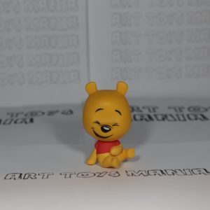 Mystery Minis Disney Pixar Series 1 Winnie Pooh seated - 1/144