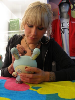 Dunny Teal Bubble Yucky 8 inch signed by Tara McPherson - Image 8