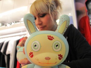 Dunny Teal Bubble Yucky 8 inch signed by Tara McPherson - Image 9