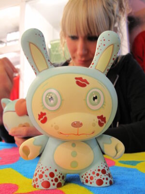 Dunny Teal Bubble Yucky 8 inch signed by Tara McPherson - Image 10